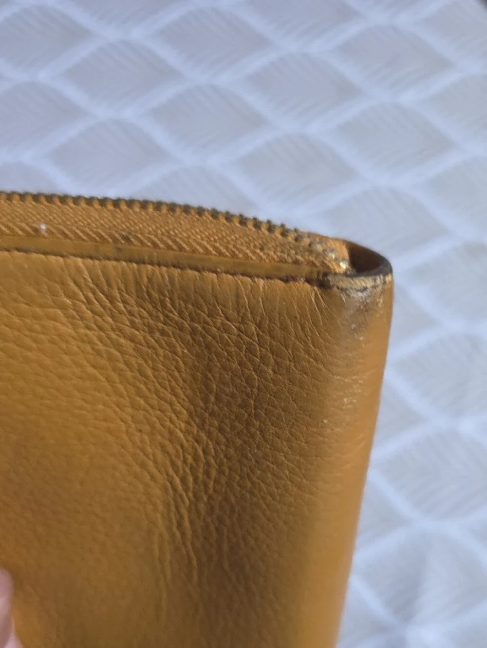 Dkny classic leather
